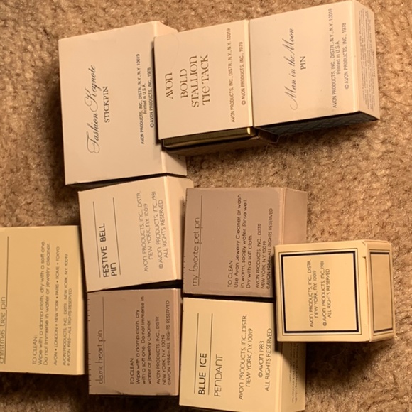 Lot of 19:Avon Stick Pins.  New In Box.  1994-2004 - Picture 6 of 6